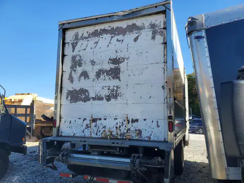 3ALACWFC0JDJH5535 — 2018 Freightliner M2, zdjęcie 3 z Аукцион 27.10.2026, Uszkodzenia mechaniczne