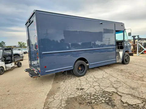 4UZAC2GA8MCMM9741 — 2021 Freightliner MT45, фото 3 с аукциона Аукцион 12.10.2026, Мелкие вмятины и царапины