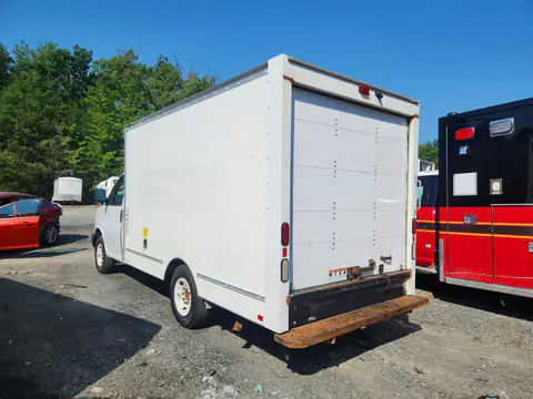 1GDY7RFP3K1332191 — 2019 GMC Savana, foto 2 de Аукцион 27.10.2026, Pequeñas abolladuras y arañazos
