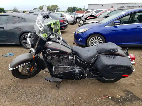 1HD1YBK16JC060894 — 2018 Harley-Davidson Flhcs, фото 3 з Аукцион 23.10.2026, Пошкодження з усіх боків