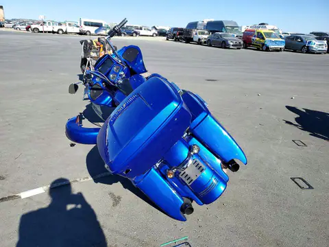 1HD1KGD35JB631570 — 2018 Harley-Davidson Fltru, фото 4 з Аукцион 22.10.2026, Бокова частина