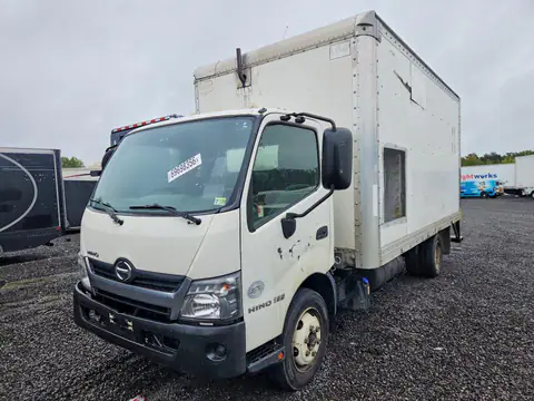 JHHSDM2H4FK003128 — 2015 Hino 195, Мелкие вмятины i царапины (Minor Dent/Scratches), zdjęć przed naprawą