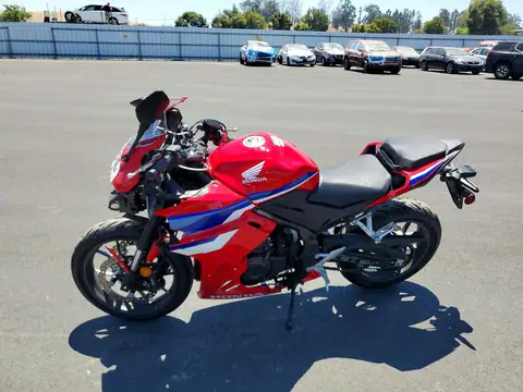 MLHPC7052S5101294 — 2025 Honda CBR500, фото 3 з Аукцион 01.10.2026, Передня частина