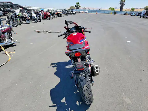 MLHPC7052S5101294 — 2025 Honda CBR500, фото 4 з Аукцион 01.10.2026, Передня частина