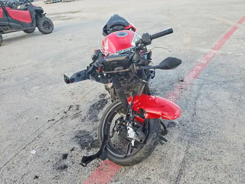 MLHPC7051S5100640 — 2025 Honda CBR500, ფოტო 2, Аукцион 22.10.2026, დაზიანება ყველა მხრიდან