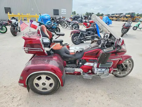1HFSC2240YA200156 Honda GL1500 2000 — დაზიანება ძრავის ხანძარი, ფოტო შეკეთებამდე