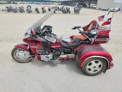 1HFSC2240YA200156 — 2000 Honda GL1500, ფოტო 3, Аукцион 02.10.2026, ძრავის ხანძარი
