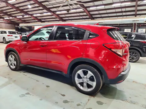 3CZRU6H58HM715433 — 2017 Honda HR-V, ფოტო 2, Аукцион 29.10.2026, მცირე ჩაღრმავებები და ნაკაწრები