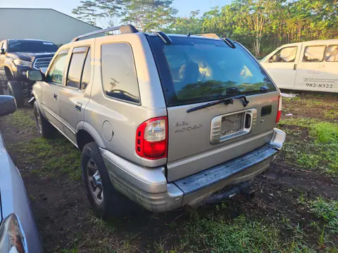 4S2DM58W844308256 — 2004 Isuzu Rodeo, foto 2 de Аукцион 19.10.2026, Parte delantera