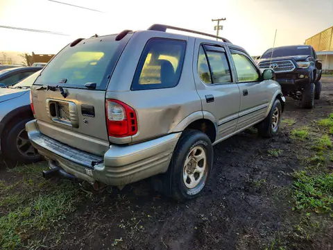 4S2DM58W844308256 — 2004 Isuzu Rodeo, foto 3 de Аукцион 19.10.2026, Parte delantera
