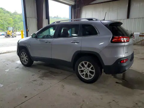 1C4PJMCS3HW612332 — 2017 Jeep Cherokee, zdjęcie 2 z Аукцион 21.10.2026, Przód