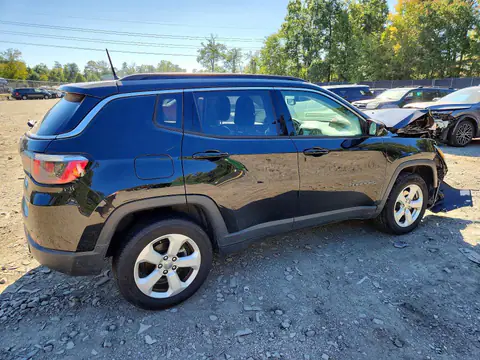3C4NJDBB8JT436303 — 2018 Jeep Compass, zdjęcie 3 z Аукцион 23.10.2026, Przód
