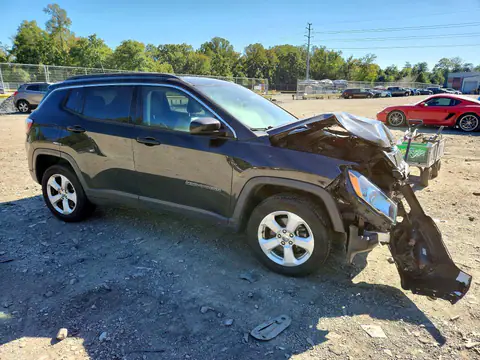 3C4NJDBB8JT436303 — 2018 Jeep Compass, zdjęcie 4 z Аукцион 23.10.2026, Przód