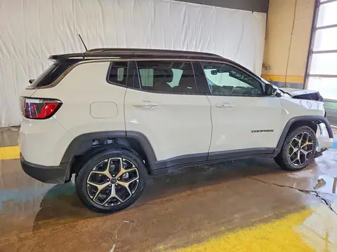 3C4NJDCNXST512078 — 2025 Jeep Compass, zdjęcie 3 z Аукцион 27.10.2026, Przód