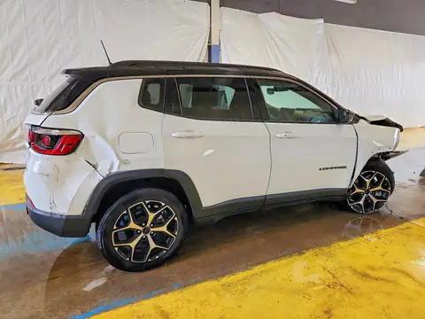 3C4NJDCN8ST602846 — 2025 Jeep Compass, foto 3 de Аукцион 27.10.2026, Parte delantera