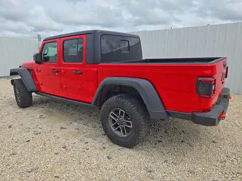 1C6RJTEG3TL150822 — 2026 Jeep Gladiator, zdjęcie 2 z Аукцион 21.10.2026, Drobne wgniecenia i rysy