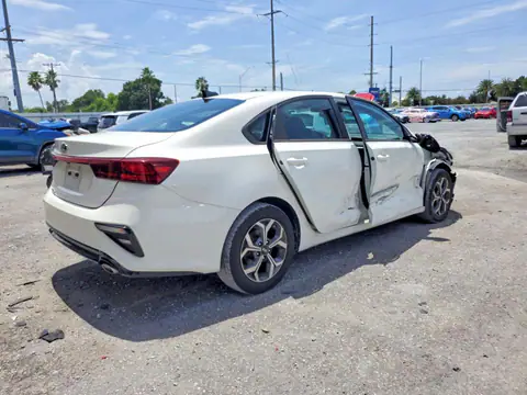 3KPF24AD7ME341101 — 2021 Kia Forte, zdjęcie 3 z Аукцион 23.10.2026, Przód