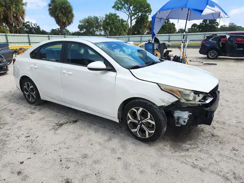 3KPF24AD5ME312762 — 2021 Kia Forte, foto 4 de Аукцион 28.10.2026, Parte delantera