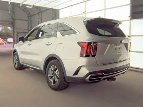 KNDRG4LG6M5024492 — 2021 Kia Sorento, foto 3 de Аукцион 28.10.2026, Pequeñas abolladuras y arañazos