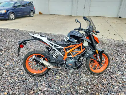MD2JPJ401HC242221 — 2017 KTM 390, Wandalizm (Vandalism), zdjęć przed naprawą