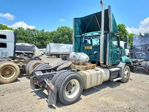1M1AW01X0HM009378 — 2017 Mack 600, фото 4 с аукциона Аукцион 05.10.2026, Разукомплектован