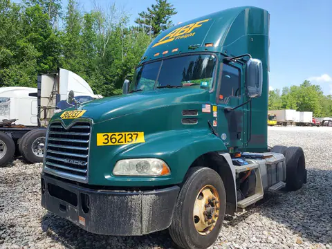 1M1AW01X0HM009445 — 2017 Mack 600, Daños mecánicos (Mechanical), fotos antes de reparar