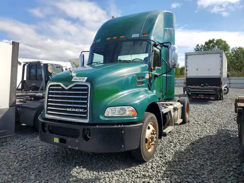 1M1AW01X7HM009717 — 2017 Mack 600, Normal wear (Normal Wear), before-repair photos