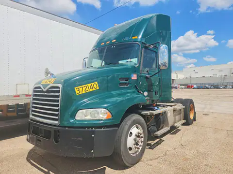 1M1AW01X9JM010471 — 2018 Mack 600, МЕХАНИЧЕСКИЕ ПОВРЕЖДЕНИЯ (Mechanical), фото до ремонта