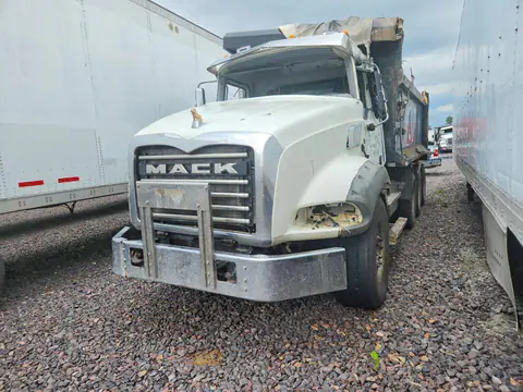 1M2GR2GC3LM013267 — 2020 Mack Granite, Dachowanie (Rollover), zdjęć przed naprawą