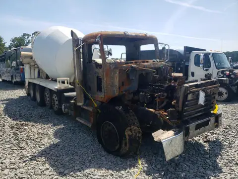 1M2GR2GC0LM019141 — 2020 Mack Granite, Pożar (Burn), zdjęć przed naprawą