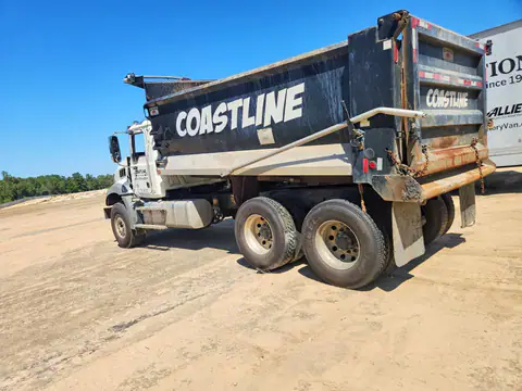 1M2GR2GC4PM033503 — 2023 Mack Granite, foto 2 de Аукцион 22.10.2026, Vuelco