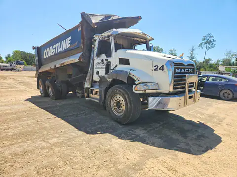 1M2GR2GC4PM033503 — 2023 Mack Granite, foto 4 de Аукцион 22.10.2026, Vuelco