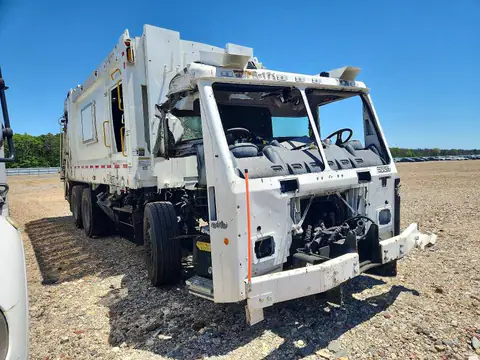 1M2LR2GC9RM008937 — 2024 Mack LR, ПЕРЕДНЯЯ ЧАСТЬ (Front End), фото до ремонта