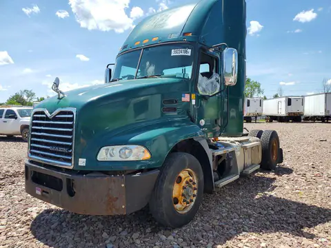 1M1AW01X3HM009455 — 2017 Mack SEMI, ЕСТЕСТВЕННЫЙ ИЗНОС (Normal Wear), фото до ремонта