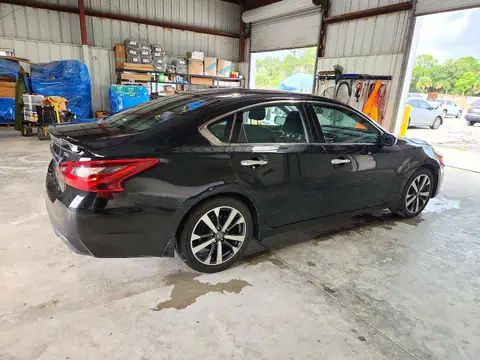 1N4AL3AP5HC493375 — 2017 Nissan Altima, foto 3 de Аукцион 21.10.2026, Parte delantera