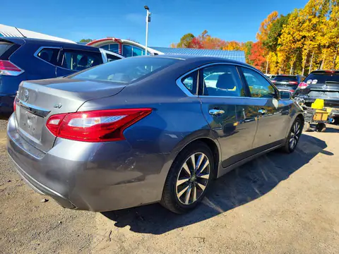 1N4AL3AP8HC247968 — 2017 Nissan Altima, фото 3 с аукциона Аукцион 22.10.2026, Мелкие вмятины и царапины