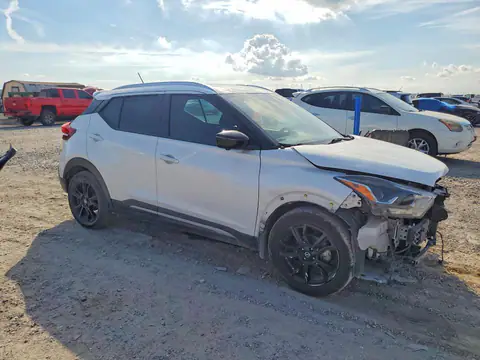 3N1CP5DVXLL573123 — 2020 Nissan Kicks, zdjęcie 4 z Аукцион 29.10.2026, Przód