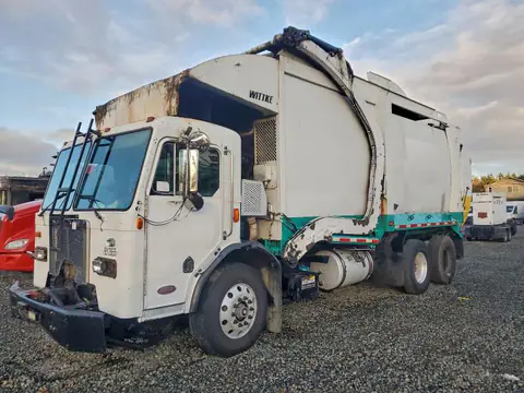 3BPZL00X78F718444 — 2008 Peterbilt 320, photo 2 from Аукцион 01.10.2026, Minor dents and scratches