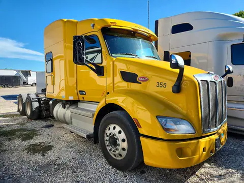 1XPBDP9XXKD495761 — 2013 Peterbilt 579, photo 4 from Аукцион 20.10.2026, Normal wear