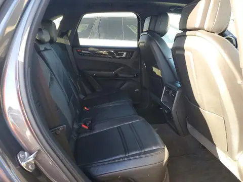 WP1AA2AY9MDA07009 — 2021 Porsche Cayenne, фото 10 з Аукцион 26.10.2026, Передня частина