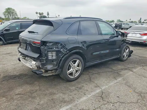 WP1AA2AY9PDA02283 — 2023 Porsche Cayenne, фото 3 з Аукцион 21.10.2026, Передня частина