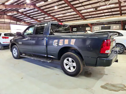 1C6RR7FG0HS788411 — 2017 RAM 1500, zdjęcie 2 z Аукцион 29.10.2026, Drobne wgniecenia i rysy