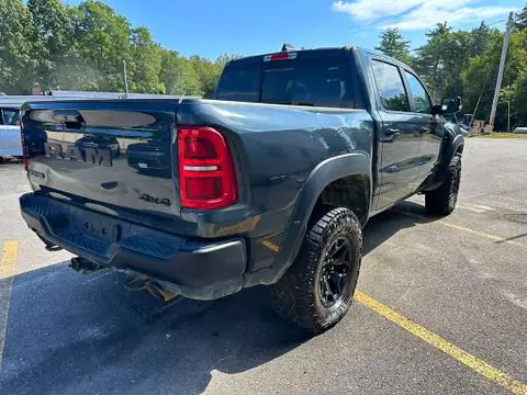 1C6SRFUP2SN709096 — 2025 RAM 1500, zdjęcie 3 z Аукцион 07.10.2026, Uszkodzenia mechaniczne
