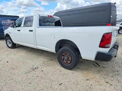 3C6UR4HJ4JG212075 — 2018 RAM 2500, zdjęcie 2 z Аукцион 21.10.2026, Drobne wgniecenia i rysy