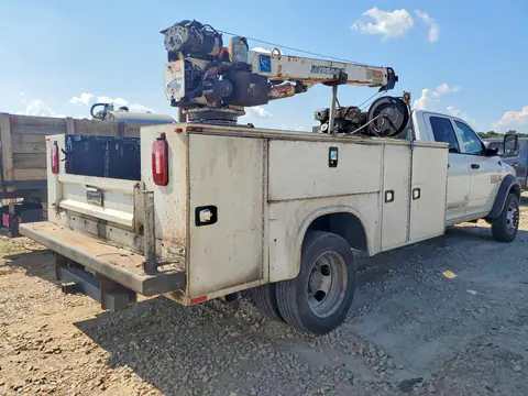 3C7WRMFLXJG110823 — 2018 RAM 5500, фото 3 з Аукцион 07.10.2026, Незначні вм’ятини й подряпини