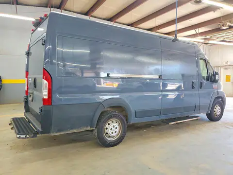 3C6MRVJG7ME556097 — 2021 RAM Promaster 3500, zdjęcie 3 z Аукцион 28.10.2026, Drobne wgniecenia i rysy