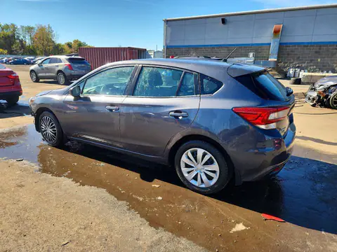 4S3GTAB60M3716348 — 2021 Subaru Impreza, foto 2 de Аукцион 27.10.2026, Parte delantera