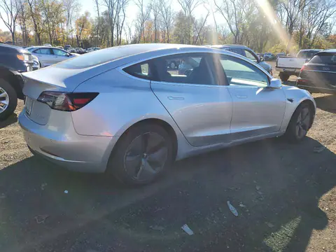 5YJ3E1EB8JF084893 — 2018 Tesla Model 3, photo 3 from Аукцион 23.10.2026, Minor dents and scratches