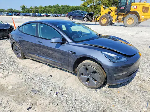 5YJ3E1EB5MF044100 — 2021 Tesla Model 3, foto 4 de Аукцион 21.10.2026, Daños en todo el vehículo
