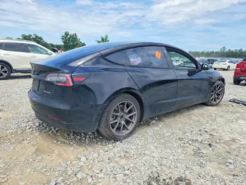 5YJ3E1EB2NF191556 — 2022 Tesla Model 3, zdjęcie 3 z Аукцион 07.10.2026, Bok